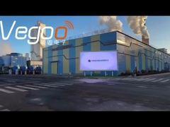 외부에 고정된 LED 화면